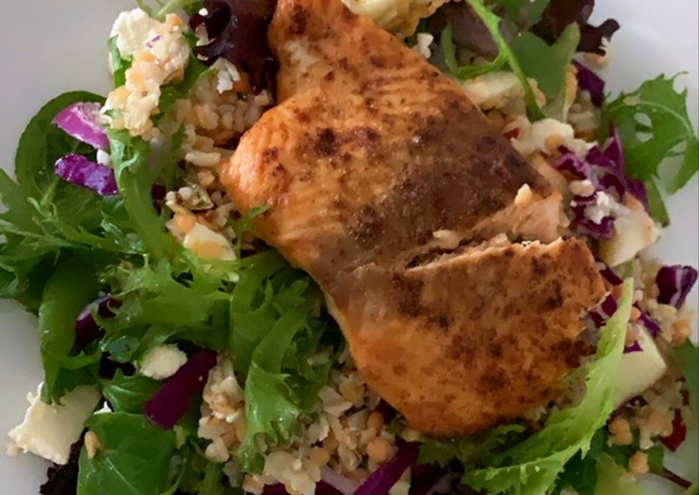 Brown rice and salmon salad