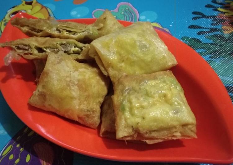 Bagaimana mengolah Martabak telur mini yang Bisa Manjain Lidah