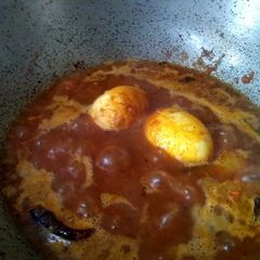 A picture of Egg curry.