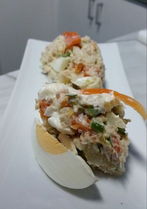 Foto principal de Ensaladilla Rusa con Lunas de Huevo