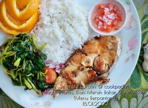 Gambar Menu Berpantang: Bayam Tumis, Ikan Merah Bakar & Acar Tomato