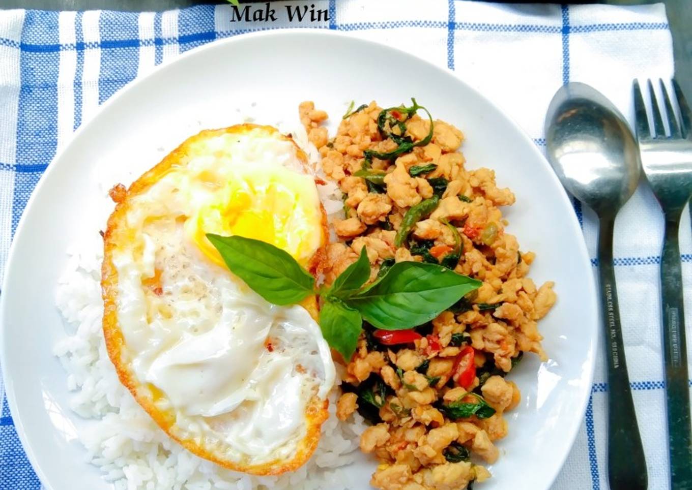 Ayam kemangi (pad kra Pao)