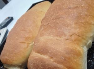 Una foto de Pan casero con aceite