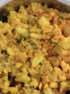 புடலங்காய் கார கூட்டு (Pudalankaai kaara koottu recipe in tamil) செய்முறை முக்கிய புகைப்படம்