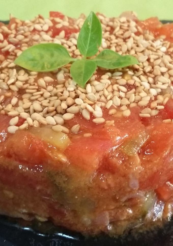 Una foto de Tartar de tomate y jamón serrano