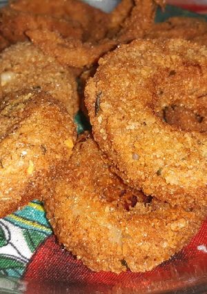 Una foto de Aros de cebollas rellenos de queso