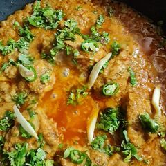 A picture of Smokey chicken karahi.