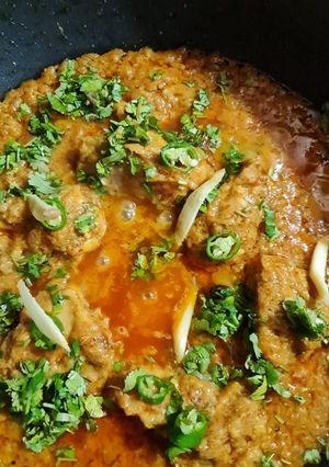 A picture of Smokey chicken karahi.
