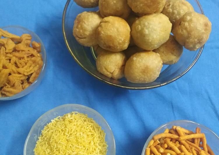 Recipe of Appetizing Farsan Dry Kachoris