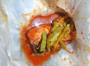 Una foto de Mixiotes de pollo con nopales