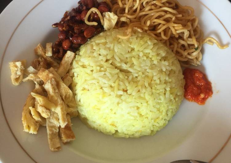 Nasi kuning magic com (super gampang)