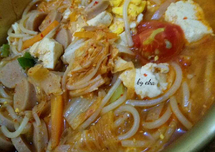 Langkah Mudah untuk Menyiapkan 순두부 찌개 (Sup Tahu Pedas ala Korea) with Spaghetti Noodles 😍, Enak Banget