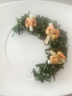 Una foto de Ensalada de camarón con pepino