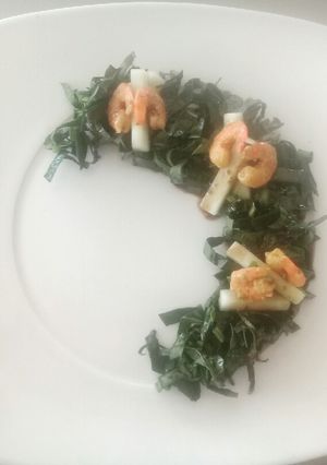 Una foto de Ensalada de camarón con pepino