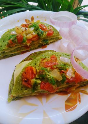 A picture of Uttappam sandwich.