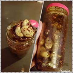 A picture of Garlic pickle.