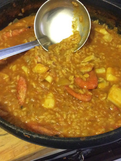 Una foto de Arroz meloso con sepia y gambas