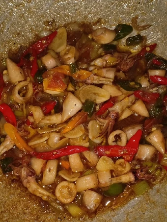 Langkah Mudah untuk Menyiapkan Resep  Cumi asin pedas manis yang Enak, Bisa Manjain Lidah