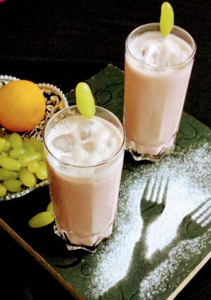 ফ্রুটস এন্ড আইসক্রিম লস্যি(fruits and ice cream lassi recipe in Bengali) রেসিপির প্রধান ছবি