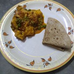 A picture of Matar paneer.