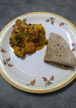 A picture of Matar paneer.