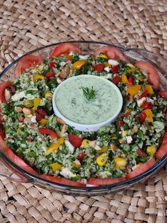 صورة لوصفة سلطة الخضار وصوص اللبن