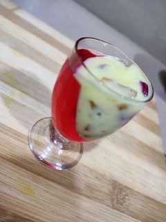कस्टर्ड विथ फ्रूट्स-जेली (Custard with fruits-jelly recipe in marathi) रेसिपी चे मुख्य फोटो 