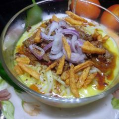 A picture of Beef khawsuey.