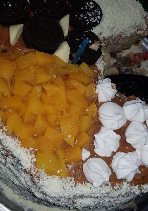 Una foto de Torta con 4 divisiones en la parte superior