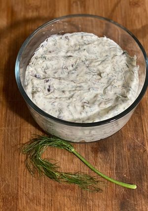 A picture of Fennel Frond Yogurt Sauce.