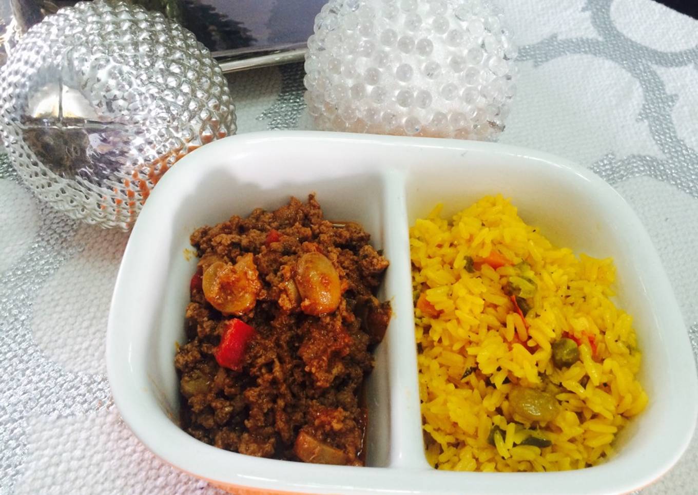 Arroz con vegetales y carne molida de res