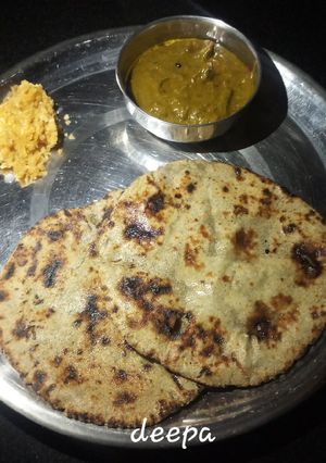 A picture of Bajra rotla with sarso ka saag.