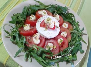 Foto di Primo sale con pomodori, rucola, maionese light e pistacchi