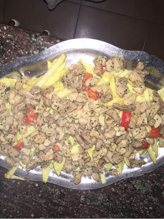 Una foto de Raxo con patatas fritas