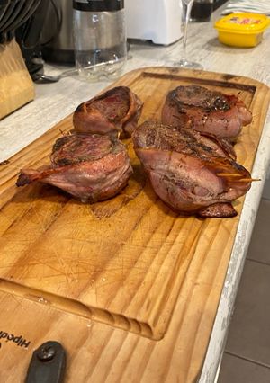 Una foto de Medallones de filete a la mostaza con tocino #Stilepiretta