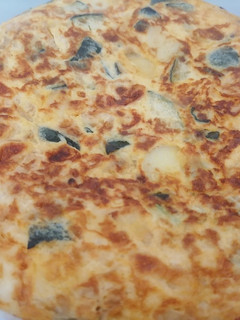 Una foto de Tortilla de calabacín, queso fresco y patatas Airfryer