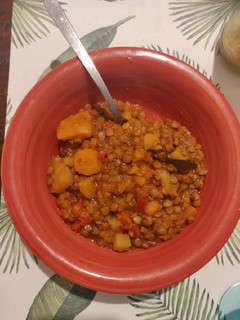 Una foto de Guiso de lentejas vegetariano