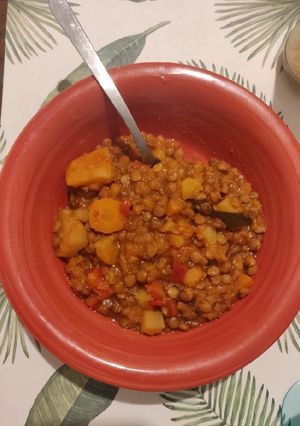 Una foto de Guiso de lentejas vegetariano