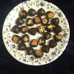 A picture of Dry fruit chocolate.