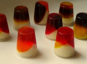 Una foto de Gelatinas Inclinadas de "Colores