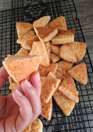Una foto de Scons de queso