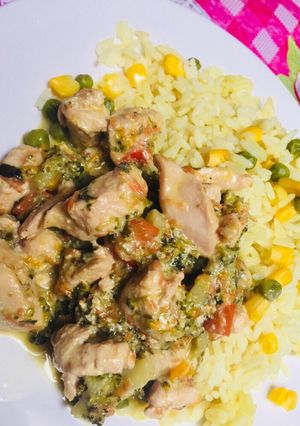 Una foto de Pollo a la crema con verduras