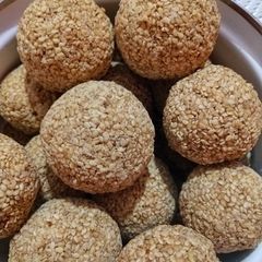 A picture of Sesame laddu.
