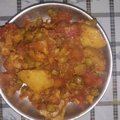 A picture of Aalu gajar mater.