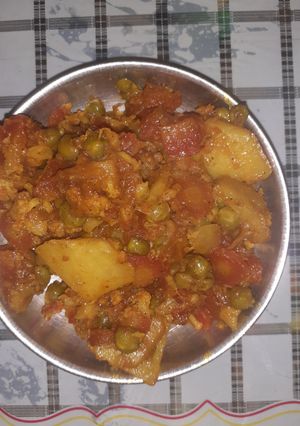 A picture of Aalu gajar mater.