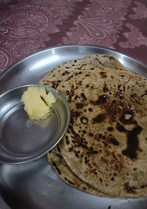 आलू का पराठा (aloo ka paratha recipe in Hindi) रेसिपी मुख्य फोटो