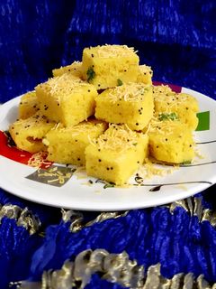 ખમણ (Khaman Recipe in Gujarati) રેસીપી મુખ્ય ફોટો