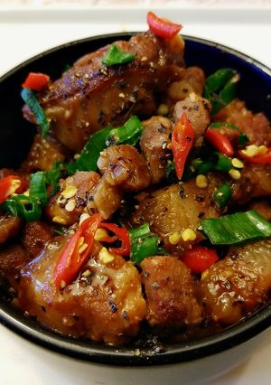 A picture of Braised pork belly.