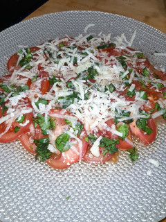 Una foto de Carpaccio de tomate