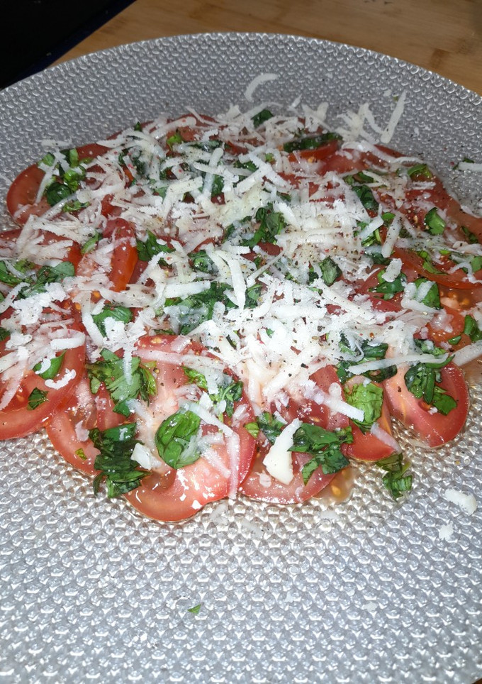 Una foto de Carpaccio de tomate